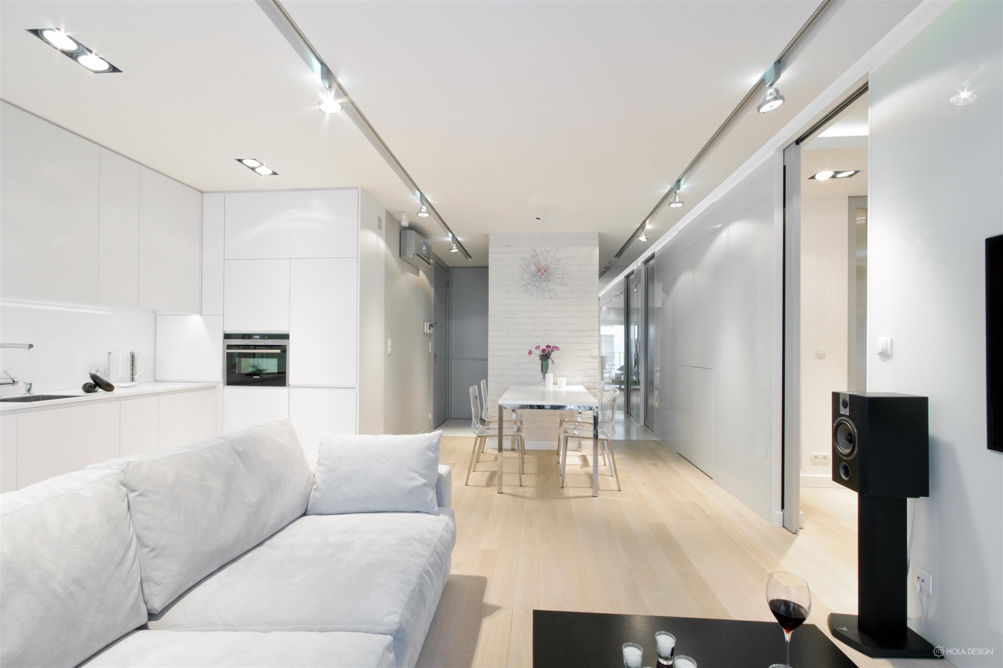 Projekt wnętrza mieszkania dla pary - sypialnia z białą cegłą - główne zdjęcie projektu